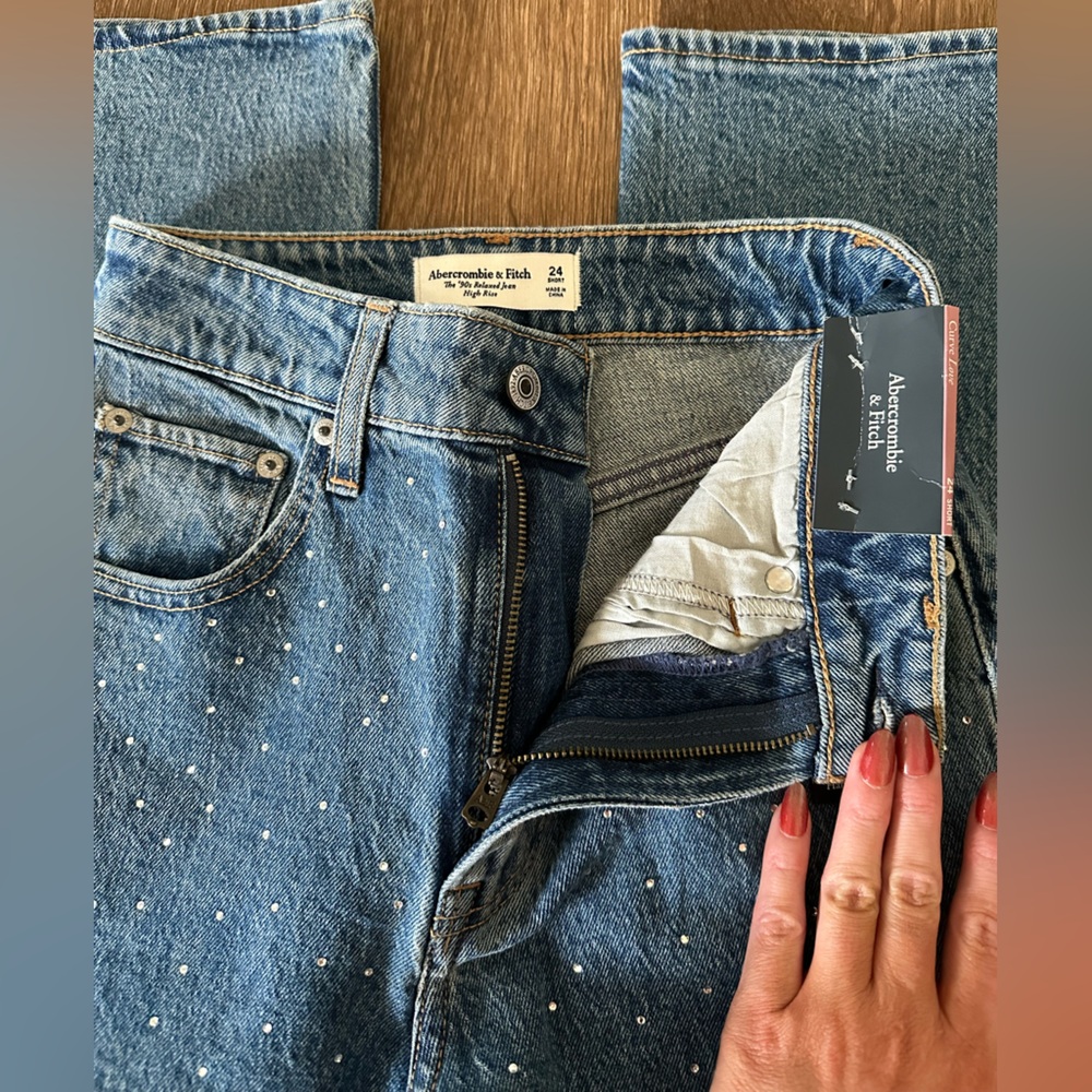 NWT Abercrombie & Fitch Womens 90s Relaxed Curve Love Denim Jeans Embellished 24 - Picture 3 of 11